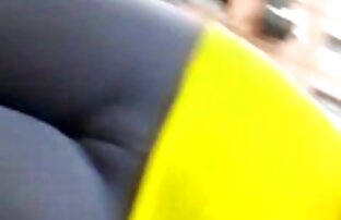 XXX Anmutige und schöne Lesben spielen auf dem reife frauen mit orgasmus Bett mit einem großen künstlichen